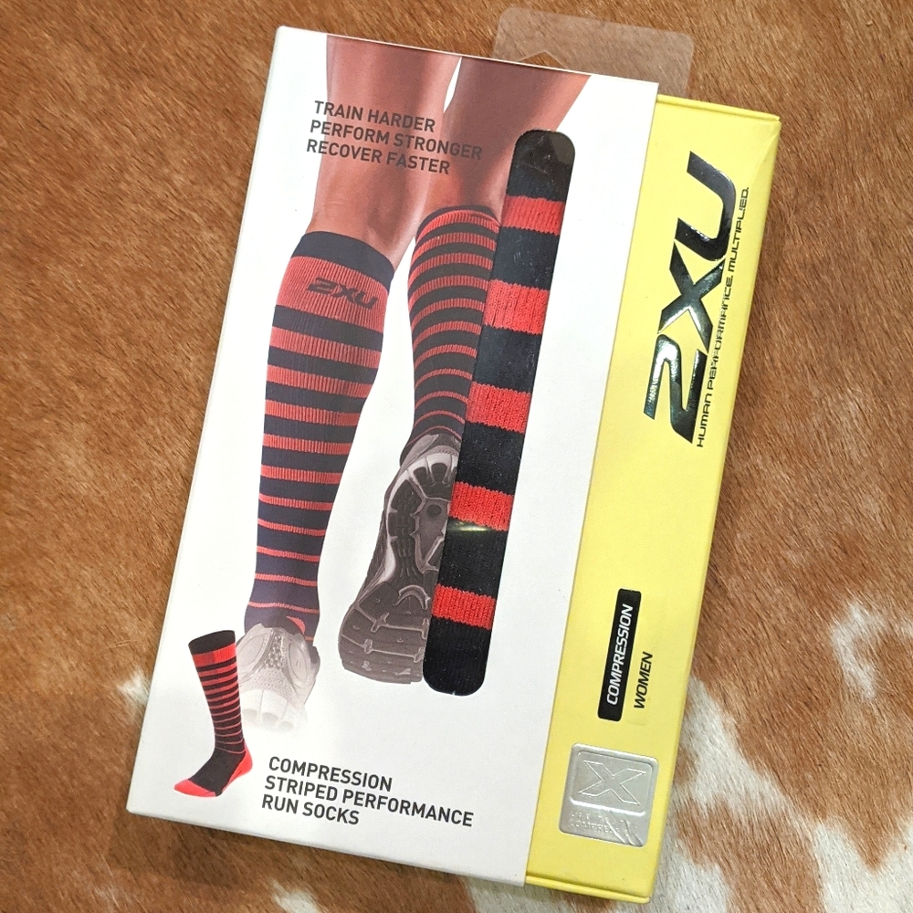 WOMEN'S STRIPED RUN COMPRESSION SOCKS WA4008e